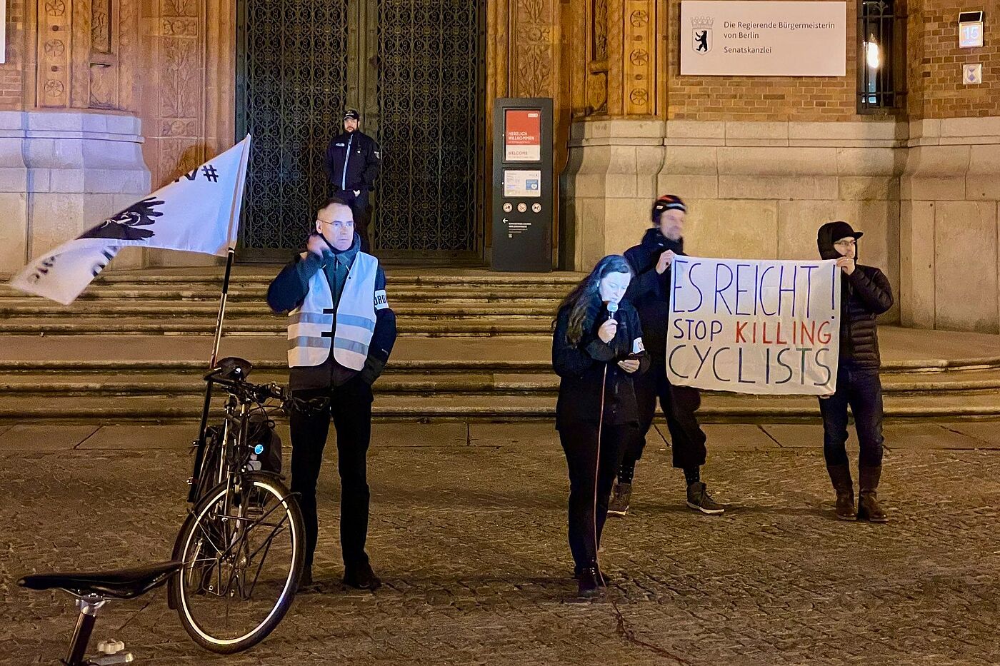 Abschlusskundgebung vor dem Roten Rathaus