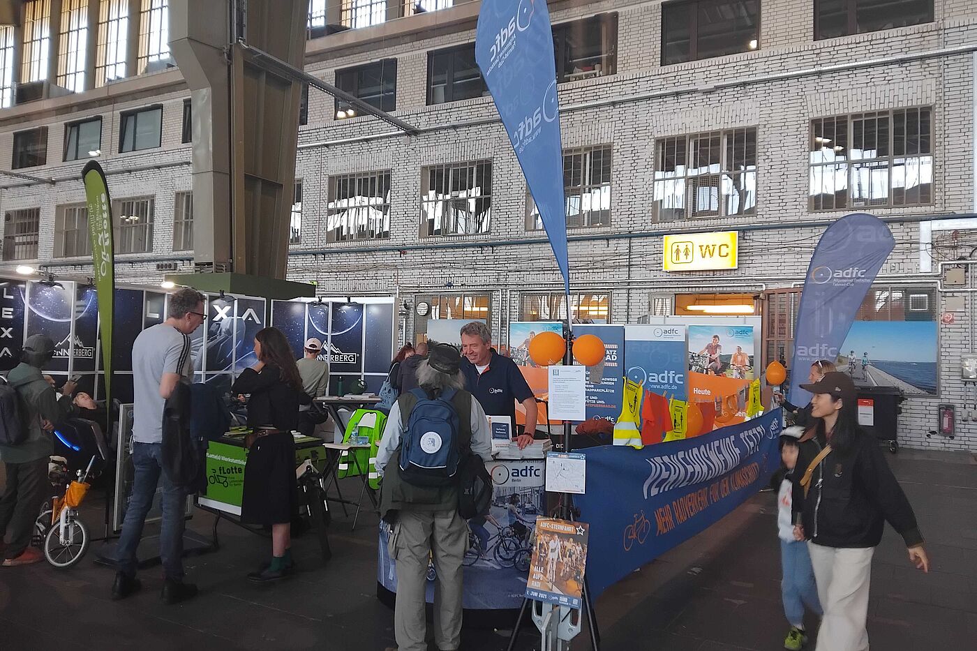 ADFC Infostand bei VELO Berlin ADFC Berlin Messestand