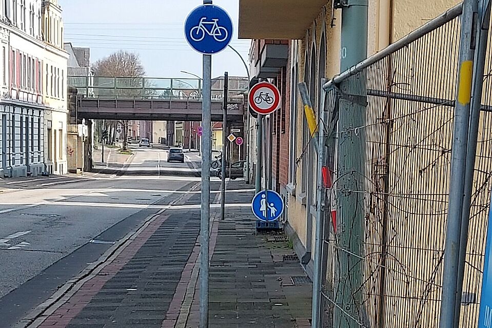 Beschilderung in der Spadener Straße Anfang März 2026 Beschilderung in der Spadener Straße Anfang März 2026