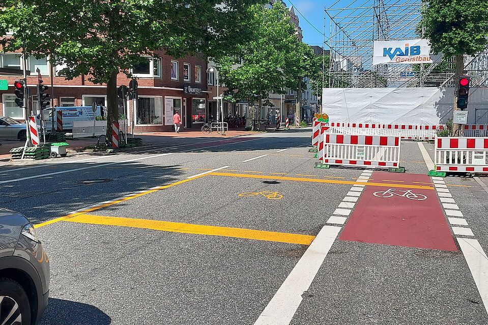 Aufstellbereich für den Radverkehr vor der Ampel in der Hafenstraße Aufstellbereich für den Radverkehr vor der Ampel in der Hafenstraße
