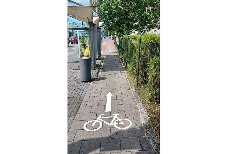 Radspur nach Markierung gut erkennbar Radspur nach Markierung gut erkennbar