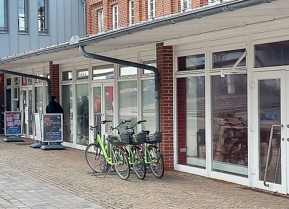Leihräder vor der Tourist-Info Bremerhaven