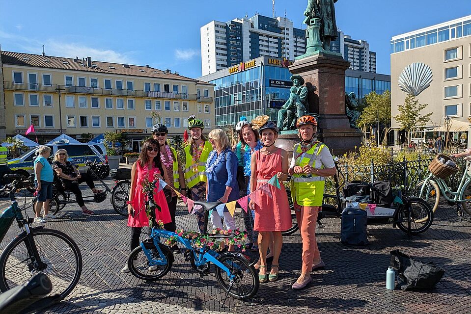 Teile des Orgateams bei Abschluss der Frauenradtour Teile des Orgateams bei Abschluss der Frauenradtour